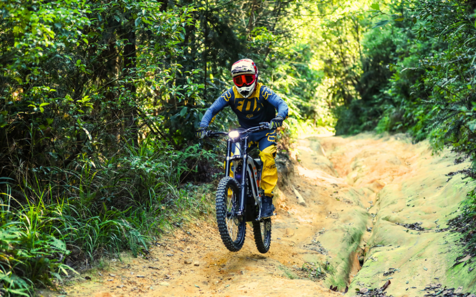 Surron Light Bee X: Conquer New Zealand's Terrain with Electric Adventure